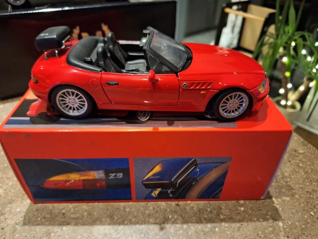 UT Models SB 1/18 - BMW Z3 Roadster Rouge