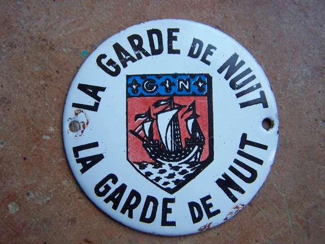 PLAQUE ÉMAILLÉE BOMBÉE " la garde de nuit" ornée des armes de Paris EUR