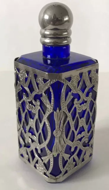 Alte Glasflasche/Parfümflakon, blau mit versilberten  Verzierungen