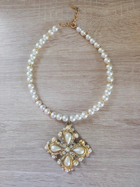 Collier Vintage Jacky De G - Pendentif Croix En Métal Doré - Perles Anciennes
