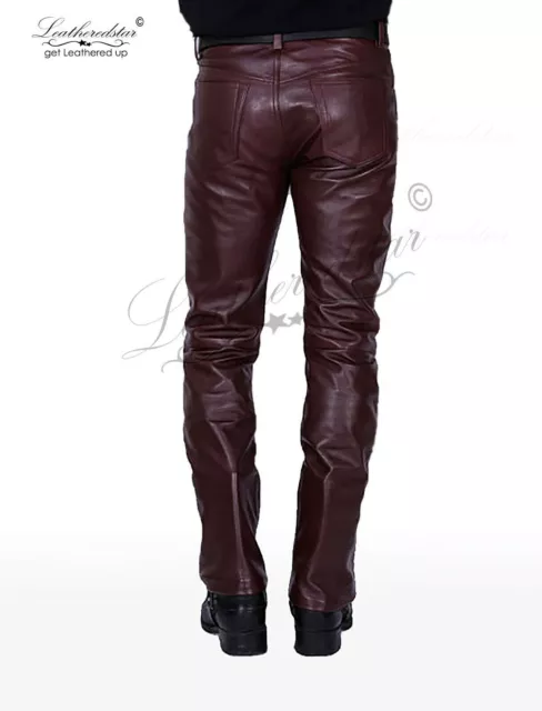 Pantalón vaquero de cuero burdeos estilo 501 corte clásico, calza sobre...