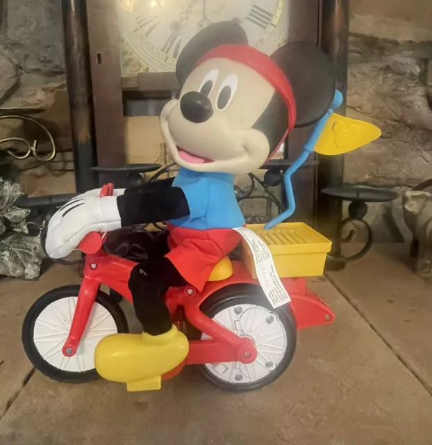 2015 Fisher Price Mattel DISNEY Mickey Mouse Clubhouse Stunt Bike. Works 100%