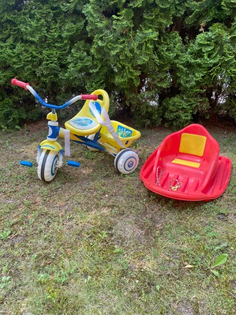 Children's tricycle with pole and bob