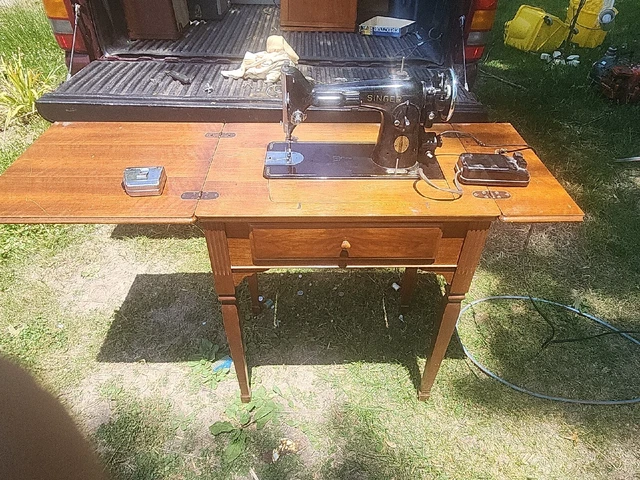 Singer Model 201 Sewing Machine Ae913002 In Cabinet See Photo Description Please