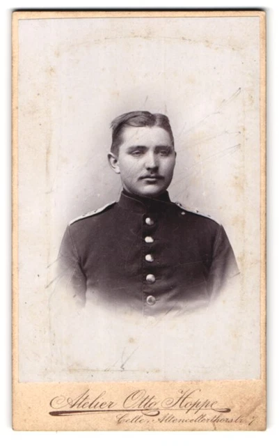 Fotografie Atlier Otto Hoppe, Celle, Altencellerthorstr. 7, Portrait Soldat in