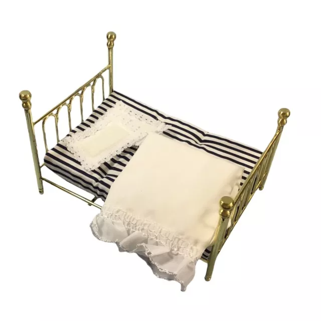 DOLLS HOUSE 1/12th   BRASS "DOUBLE" BED WITH MATTRESS AND BEDDING 2