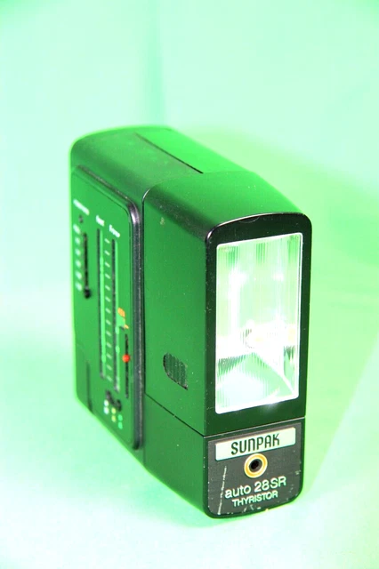 Sunpak Auto 28 SR Thyristor Camera Flash Boxed-UNTESTED