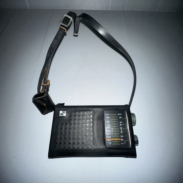 VINTAGE TOSHIBA SOLID State Radio IC-700 FM/SW/MW 3 Band