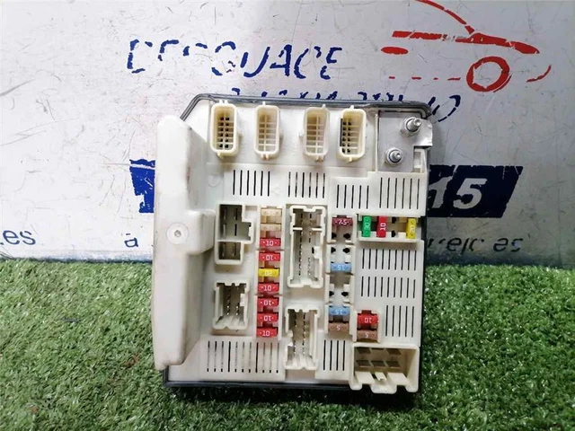 BOITIER FUSIBLES RELAIS Renault SCENIC II 1.9 dCi D (131 CV) 2009 USMC