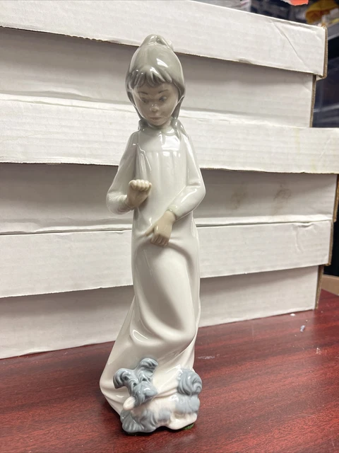 Lladro NAO "MY PLAYFUL PUPPY" #595 ~ Girl in Nightgown w/Dog ~ 10" Tall
