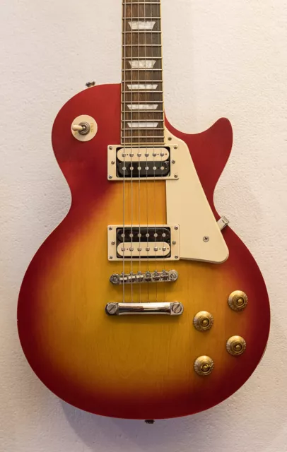 Chitarra elettrica Epiphone Les Paul Classic Worn Heritage Cherry Sunburst