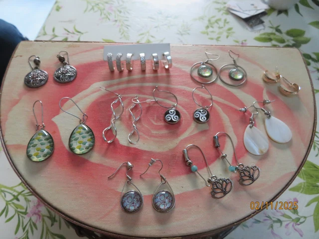 Lot De Bijoux Vintage - Perles Et Laiton, à Porter, Détourner Ou Restaurer