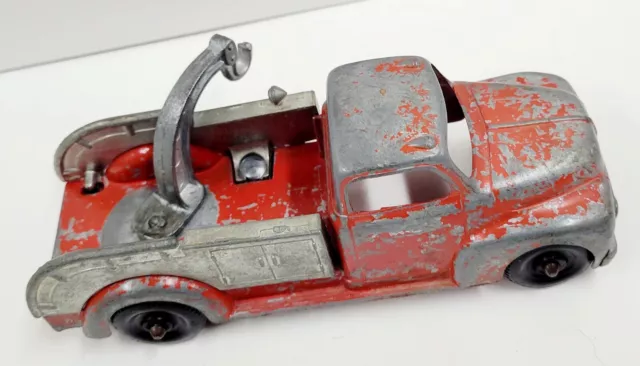 Vintage 1950s Hubley Kiddie Toy Red Tow Truck Wrecker w Swivel Boom #452