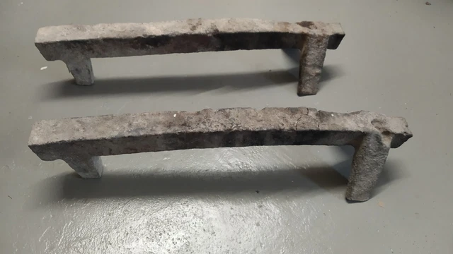 Feuerbock Eisen offener Kamin Feuerstelle Kaminrost Kamineinsatz Eisenböcke mass