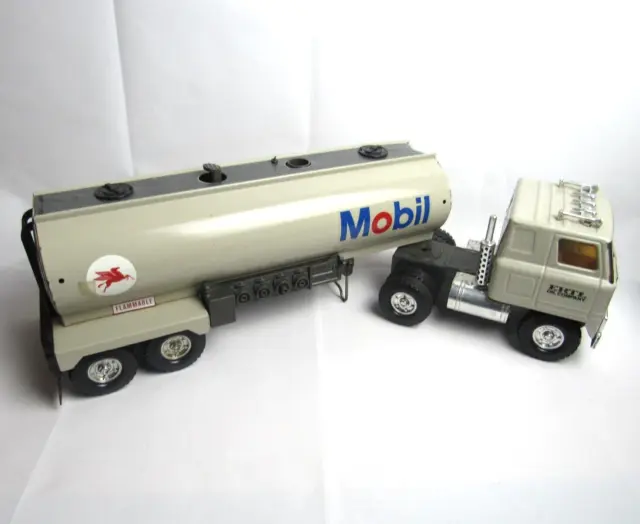VTG 80's ERTL Mobil Oil Truck and tanker 1/16th Scale