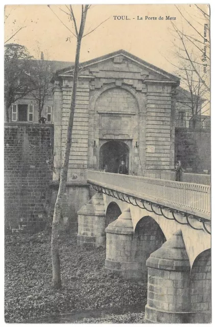 TOUL 54 La Porte de Metz animated CPA written to Melle Bergon de Cete(Sète) ~1910
