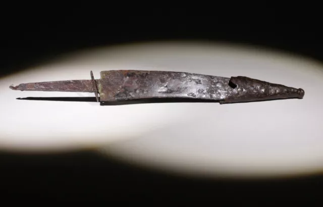 MEDIEVAL IRON DAGGER WITH CHAPE  - 9th/12th Century AD  (089)