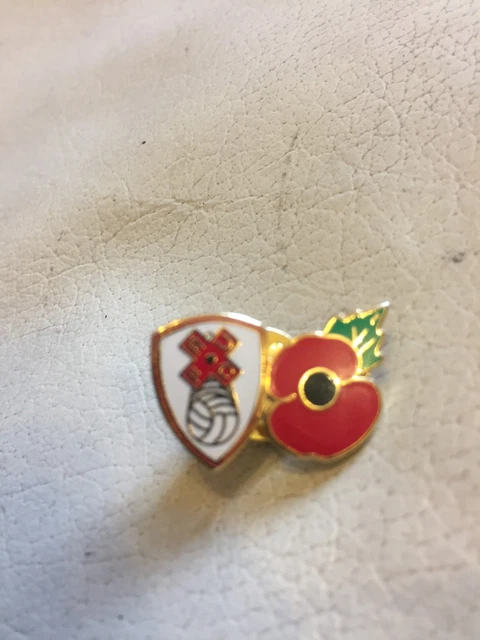 FOOTBALL :PIN BADGE Rotherham United Poppy Badge Mint