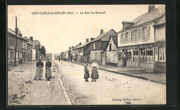 Pontavert La Grande Rue (Belle Animation + Train En Fond à Pontavert
