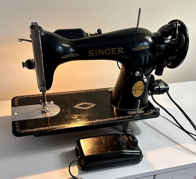 VINTAGE SINGER MODEL 1591 Sewing Machine Centennial Badge Blackside