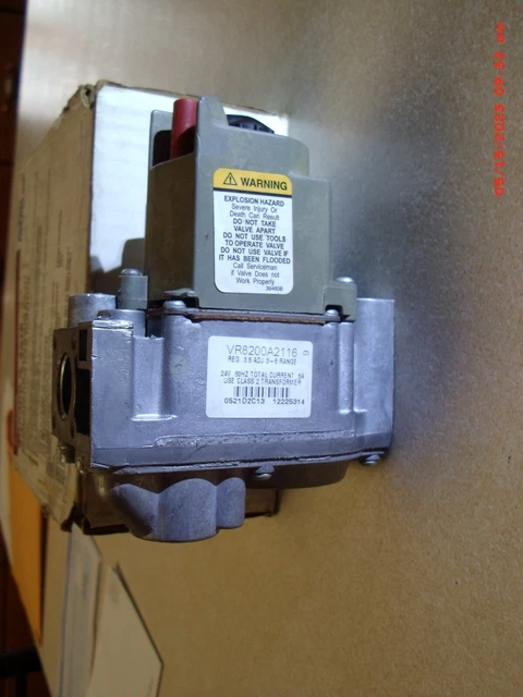 Honeywell VR8200A2116 GAS BURNER VALVE, standing flame pilot
