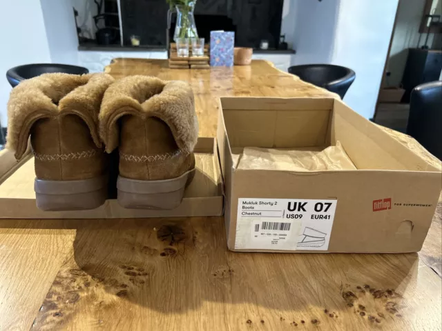 Fit flop 2025 boots size 7