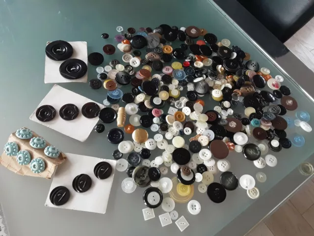 Job Lot mixed selection vintage buttons unsorted 345g some mop salvaged