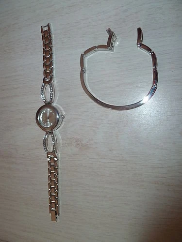 Montre Fantaisie Femme Yoya - Strass Et Métal Blanc - Mouvement Quartz - Occasion