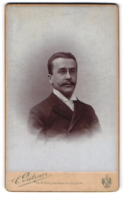Fotografie C. Pietzner, Wien, Mariahilferstrasse 2, Bürgerlicher mit Zwicker un