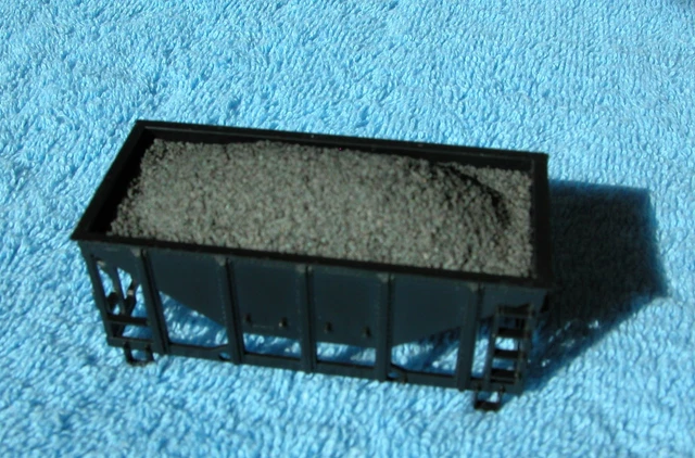 HO Scale Iron Ore Load – Fits Athearn & Roundhouse 22ft Ore Cars (Pre-Painted Resin)