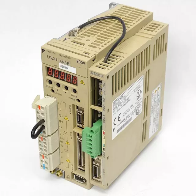 Yaskawa SGDH-A5AE Servopack VFD Motor Drive Phase Converter .05KW JUSP-NS300