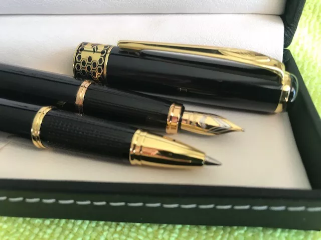 Parure stylo plume et roller laquée noire avec très jolie bague centrale coffret