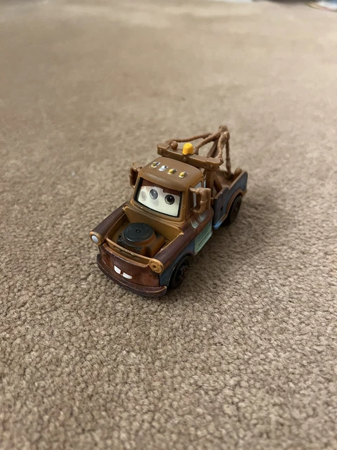 DISNEY PIXAR CARS Tow Mater Lenticular 3D Changing Eyes Diecast 4 99 