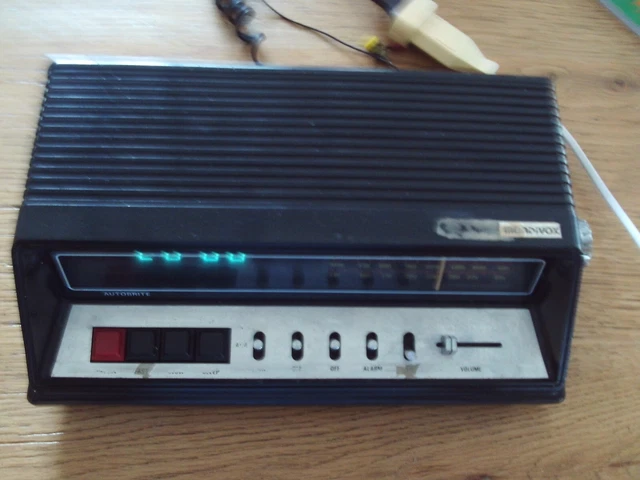 Radio Réveil Vintage Toshiba CR-1000L - 3 Bandes FM/MW/LW, Affichage Numérique Beige
