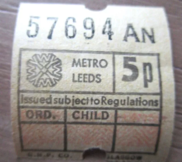 METRO LEEDS TRANS. UK - 1 Vintage 5p  Bus Ticket Stub -E5B-20QQ