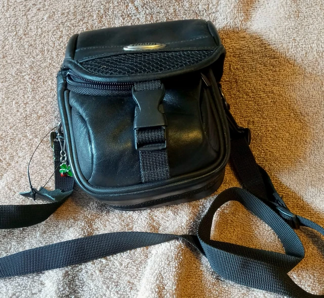 Vintage Retro Leather Nikon Case/Bag: Coolpix 5700/8400/8700/8800 - VGC (5523) Vintage Retro Leather Nikon Case/Bag: Coolpix 5700/8400/8700/8800 - VGC (5523)