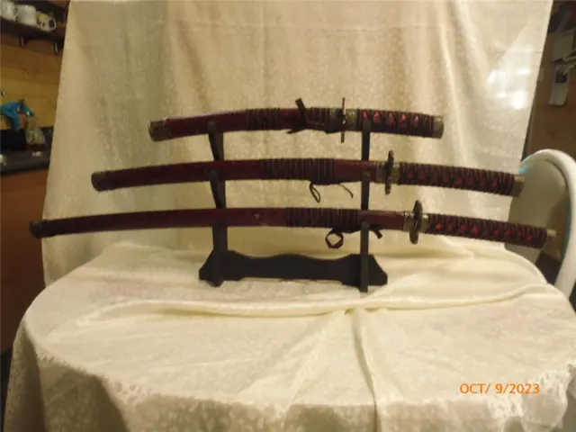 Retro Decorative Samarai Sword Set 3 Piece With Stand Cherry Color