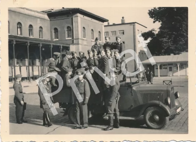 Foto WK2 Bahnhof Augsburg Verlegung Jagdgeschwader KG 51 KFZ Kennung A1.32