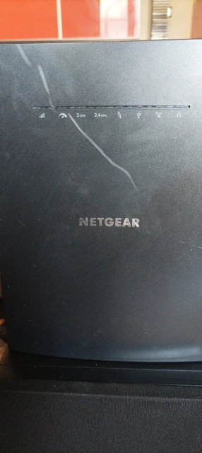 Router Netgear X6S  WLAN-Router Tri-Band (2,4 GHz / 5 GHz / 5 GHz)