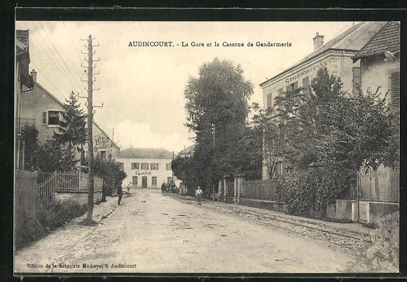 CPA Audincourt, La Gare et la Caserne de Gendarmerie