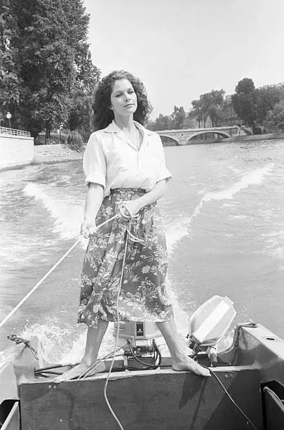 LOIS CHILES 1970S James Bond movie actress OLD PHOTO 1 $4.82 - PicClick