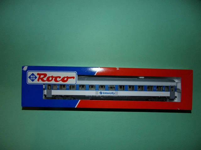 Voiture Voyageurs Roco UIC X 2ème Classe FS - Échelle HO - Livrée Bleu/blanc/vert - Neuve