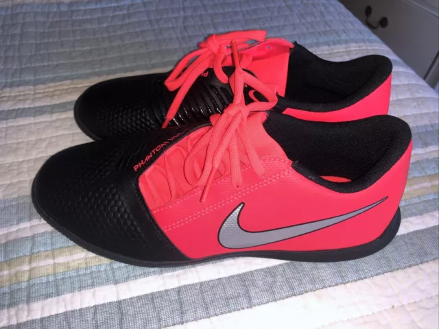 “NEW” With Out Tags Size: 6 Youth- Nike Phantom Venom Indoor Soccer