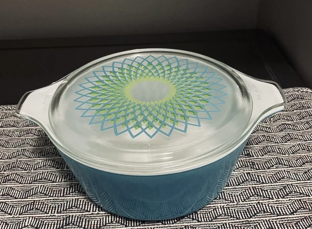 Pyrex Spirograph 1960 Promotional Blue & Green 2.5 QT 475 Casserole