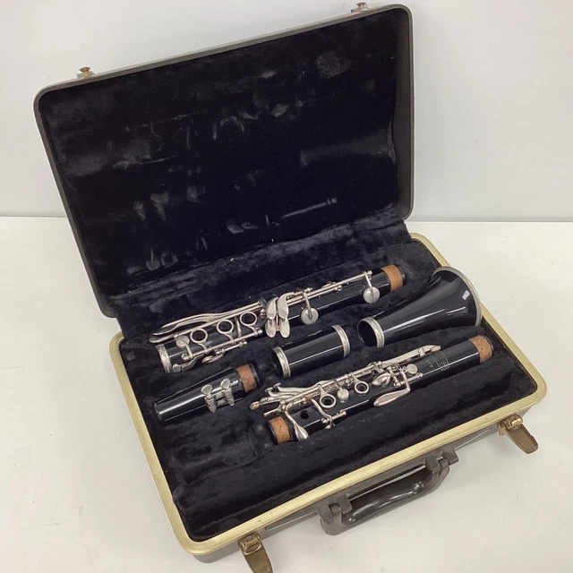 Bundy Resonite 577 Clarinet With Case (X) S#564 Bundy Resonite 577 Clarinet With Case (X) S#564