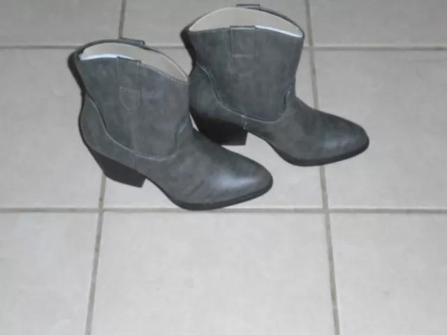 Womens Madden Girl Taupe Paris Grey Ankle Boots Size 7.5 NIB