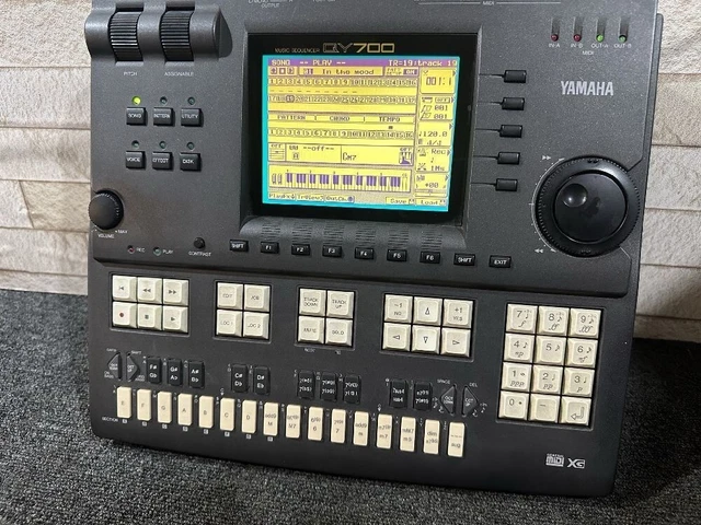YAMAHA QY700 MIDI Music Digital Sequencer Samplers Rhythm machine