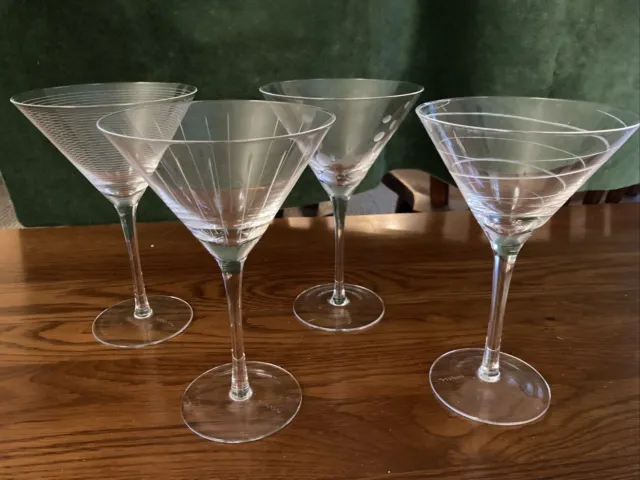 https://www.picclickimg.com/ljQAAOSwpfxlZzrp/Mikasa-Cheers-Crystal-Martini-Glasses-10-Oz-Set.webp