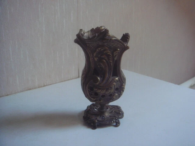 Ancien petit vase en bronze du XIXème, hauteur 12 cm