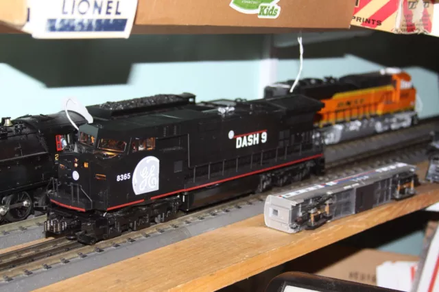 Lionel O gauge #18226 Diesel Locomotive GE Dash-9 demonstrator USED original box